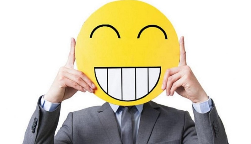 Por qué deberías dejar de intentar ser feliz en el trabajo